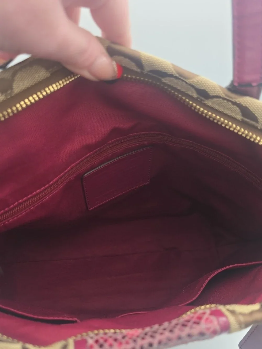 Coach Beige/Tan Signature Canvas Medium Tote W/ Burgundy Python Trim (GOOD) 💖✨️